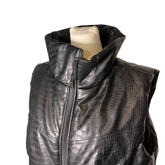 NWT open edit Nordstrom puffer vest full zip black faux snakeskin women medium - Picture 2 of 7
